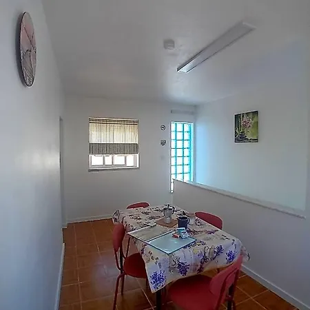 מלון Near The Peniche - Casa Dos Avos אנטוגויה דה באלייה